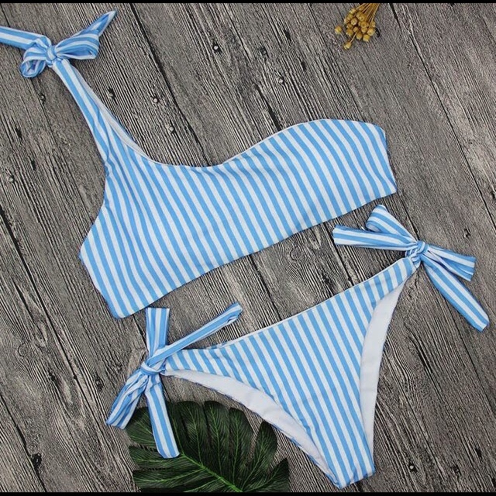 Striped bikini set